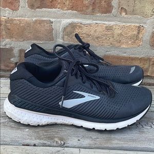 Brooks size 9 adrenaline GTS 20